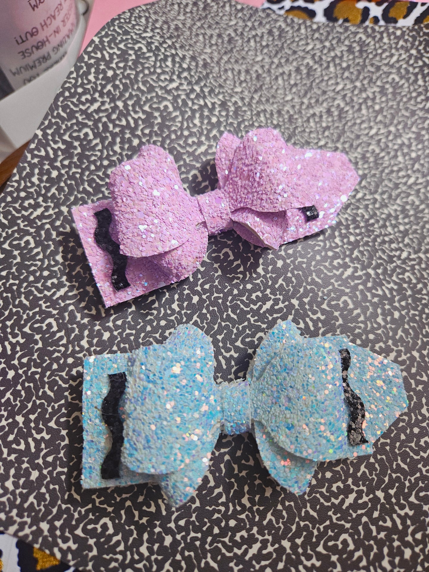 Crayon hairbow